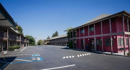 Alura Inn image 5