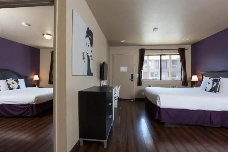 Double King Suite, Larger Guest room, 2 King